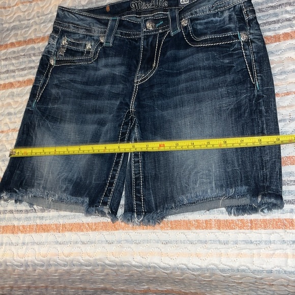Miss Me Jean Signature Mid-Shorts - Picture 13 of 13